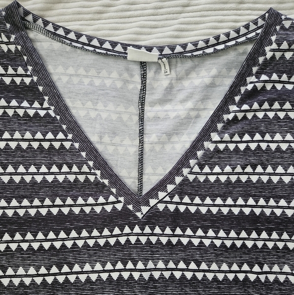 Simple By Susan Betro Black and White Patterned Shirt. Size 3X - Picture 3 of 7